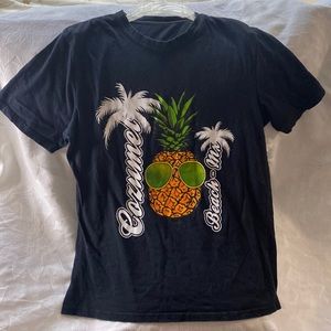 EUC Men’s Cozumel Pineapple Black Tee Shirt Size L